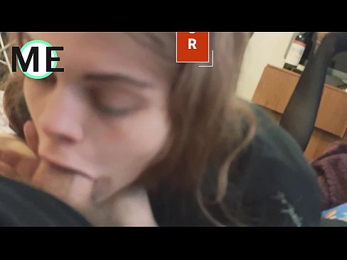 ❤️ Πούτσος στο λαιμό της, σκισμένο καλσόν και σκισμένα τακούνια ️ Πορνό βίντεο ❤